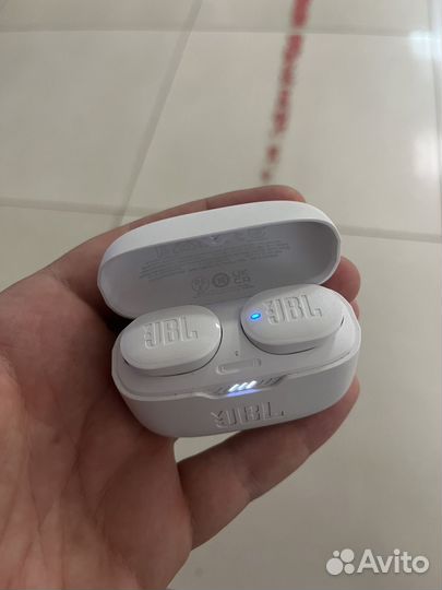 Беспроводные наушники JBL Tune 130NC TWS