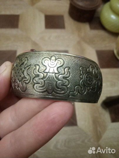 Браслет металл с чеканкой