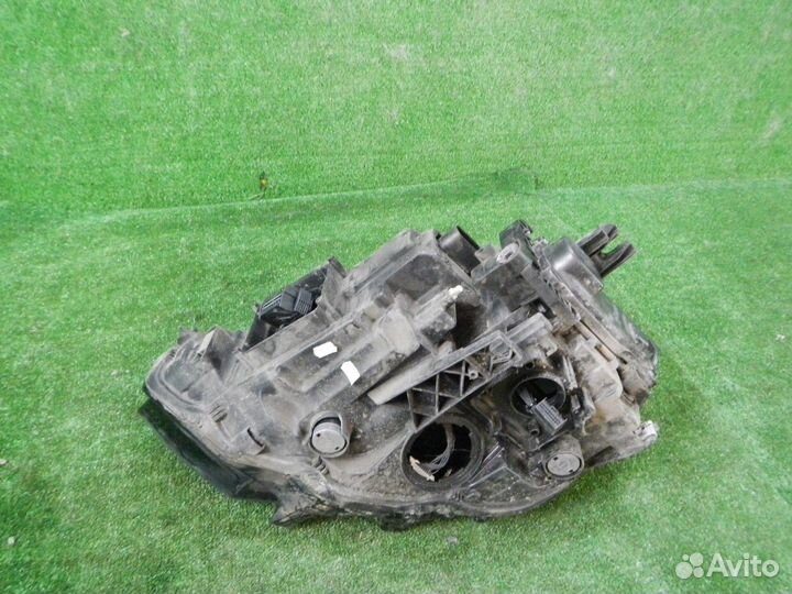 Фара правая Volkswagen Passat