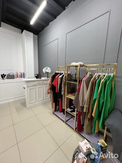 Продажа шоурума (с одеждой или без) на Садовом