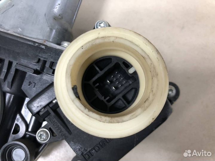 Стеклоподъемник электр. задний правый Toyota Camry