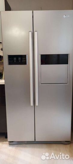 Холодильник с морозильной камерой