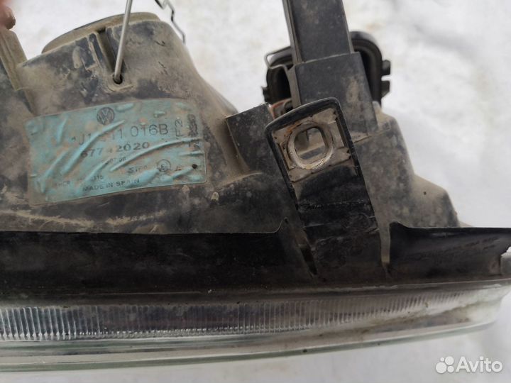 Фара гольф 4 бу