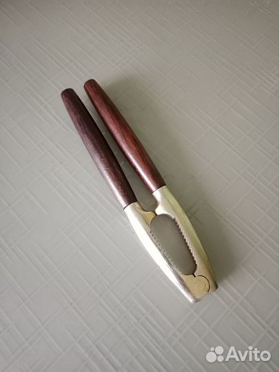 Орехокол латунь и палисандр Германия