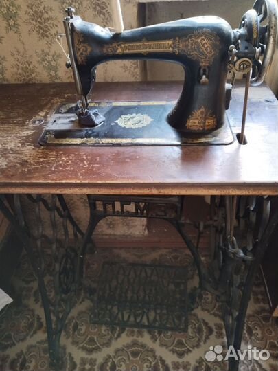 Швейная машина ножная