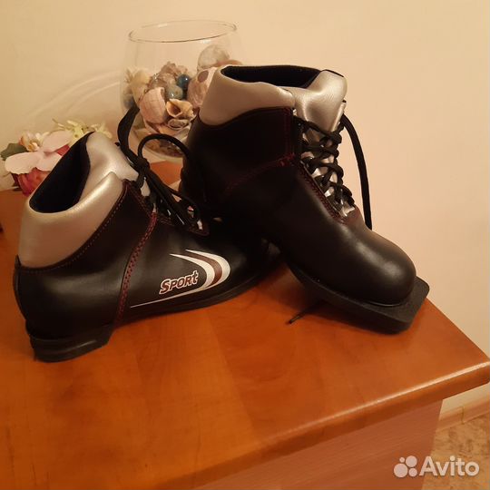 Лыжные ботинки классические 36 размера