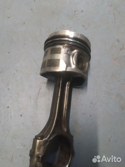 Продам поршня 4d56