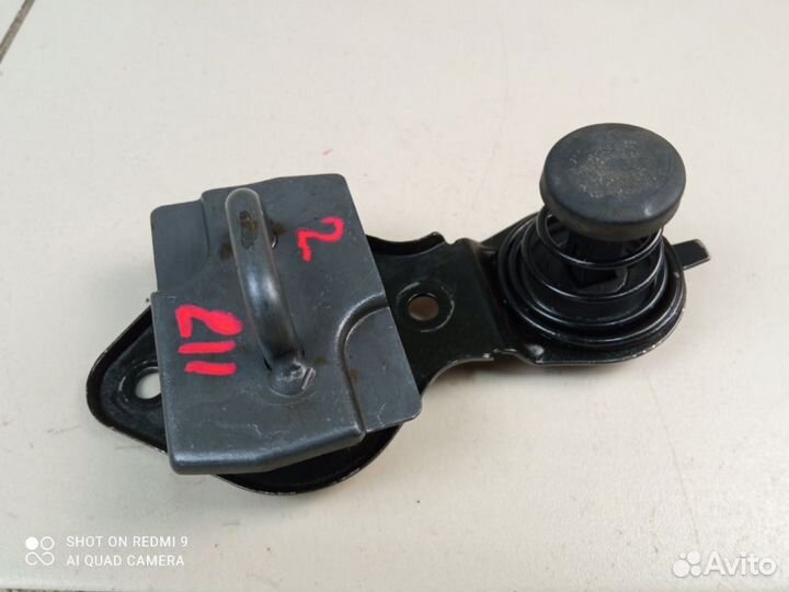 Петля замка капота Mercedes Benz w211