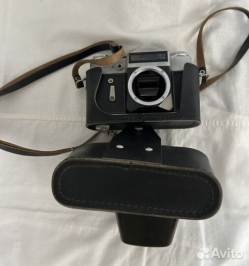 Плёночный фотоаппарат Зенит Е в чехле
