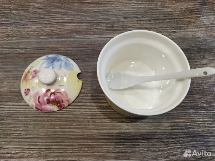 Набор банок для сыпучих на подставке с ложками