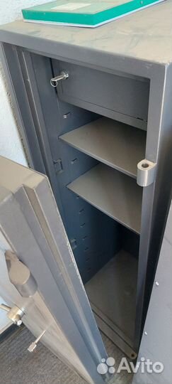 Сейф металлический