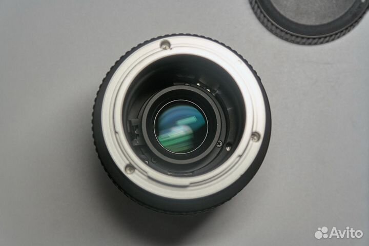 Творческий объектив Lensbaby Velvet 28 f/ 2.5 Niko