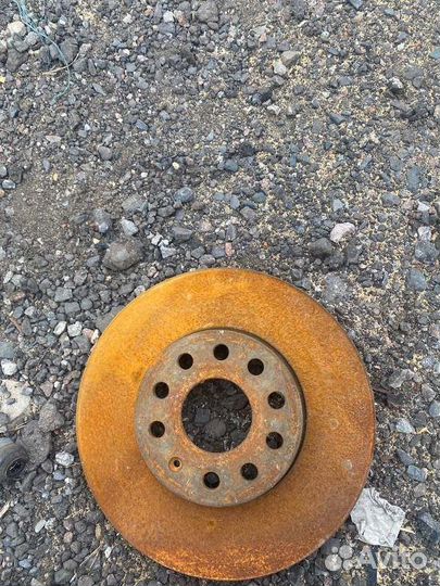 Тормозные диски переднее Skoda Octavia A7