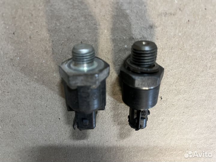 Датчик масла б/у Рено Логан 1 Renault Logan 1