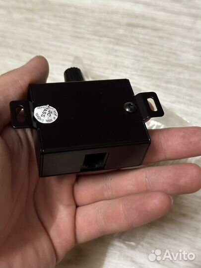 Регулятор уровня баса/громкости