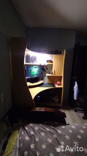 Компьютерный стол угловой