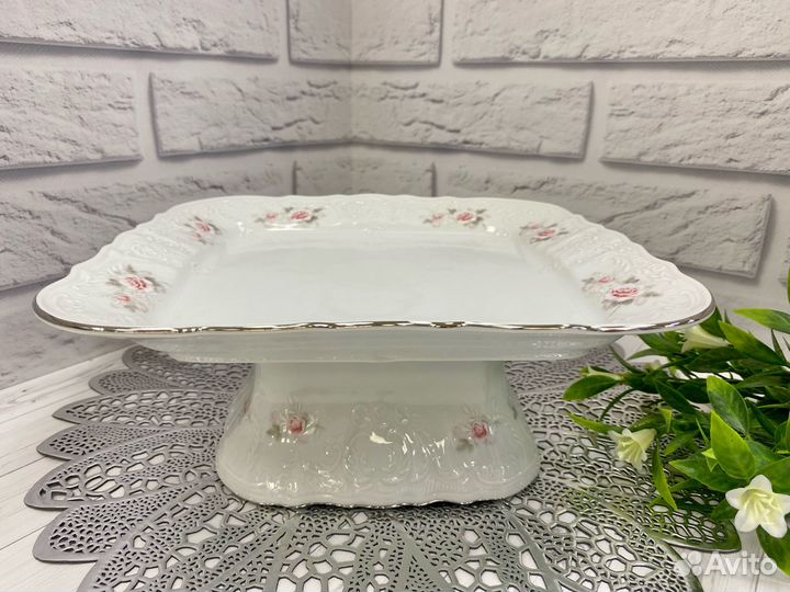 Поднос на ножке 