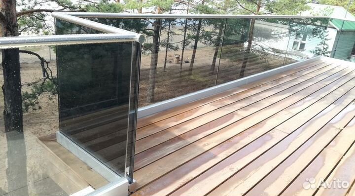 Безрамные стеклянные ограждения террас