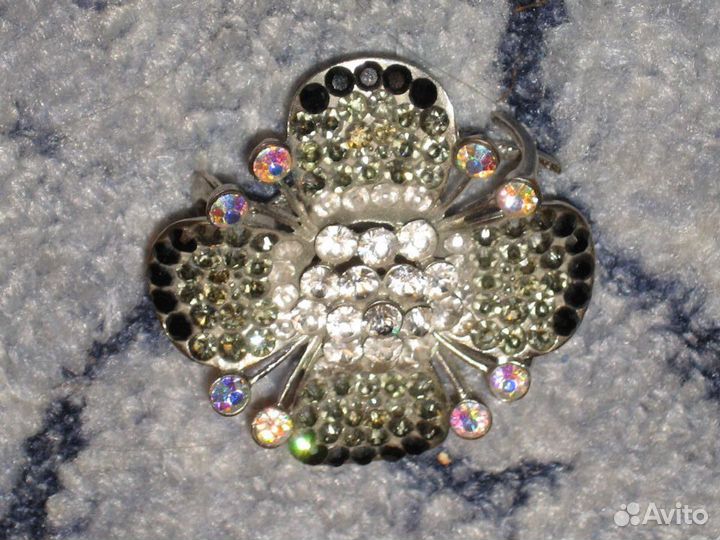 Заколки разные,невидимки разные