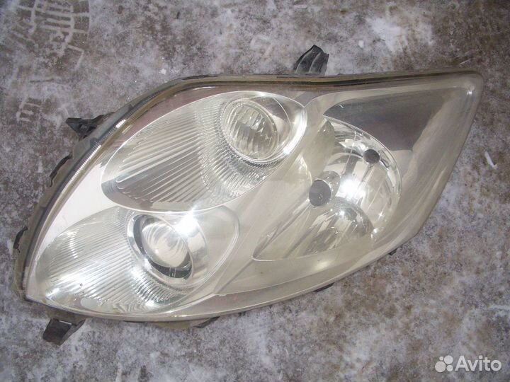 Фара левая Тойота Аурис с06-10г
