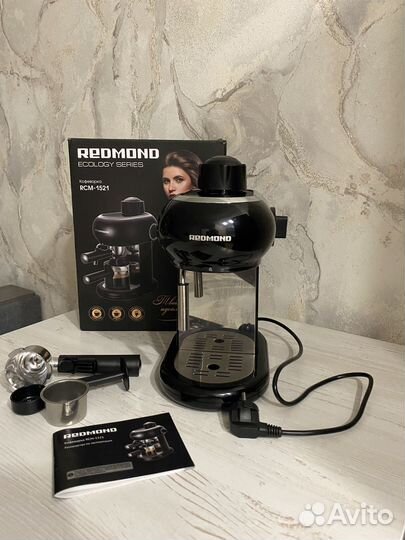 Кофеварка Redmond RCM-1521 новая