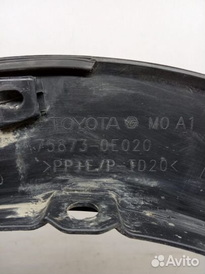 Накладка крыла задняя правая Toyota Highlander 3