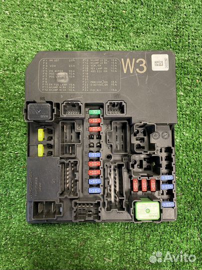 Блок предохранителей Ниссан Лиф AZE0