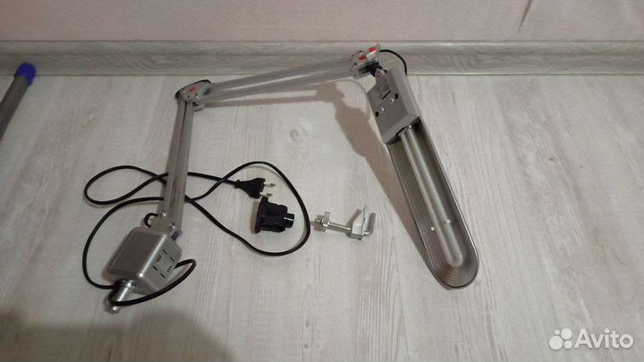 Настольная лампа