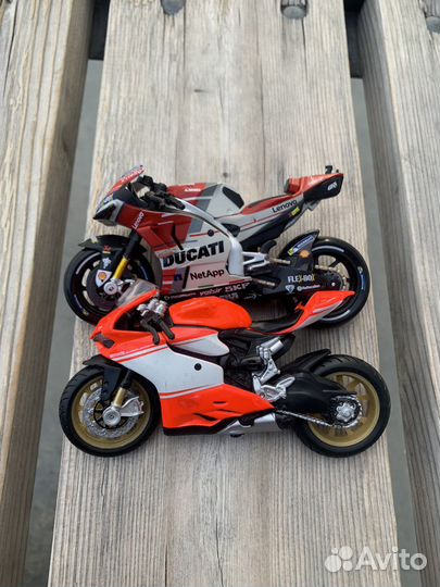 Две модели мотоцикла Ducati Burago