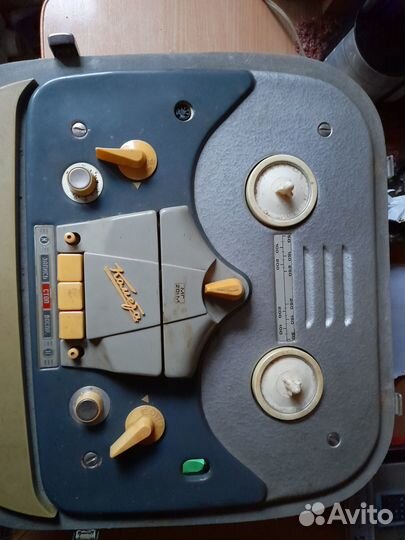 Катушечный магнитофон 