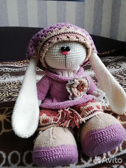 Игрушка. Вязаная зая