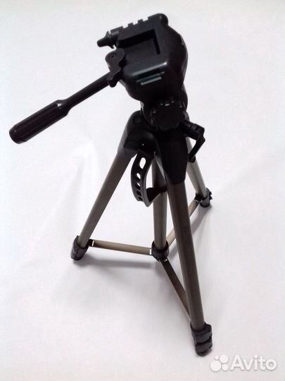 Аренда проектора с экраном и с кабелями