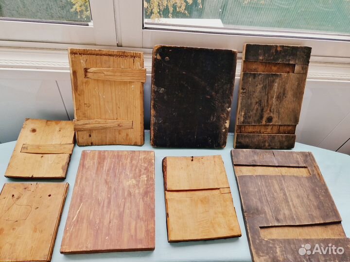 Старинные иконы, киоты, доски, лампады, утварь 19в