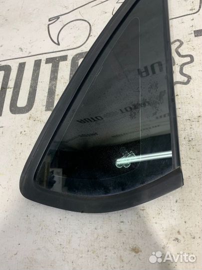 Стекло в крыло заднее правое Volkswagen Polo sedan