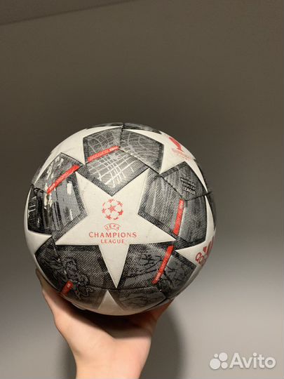 Футбольный мяч adidas лига чемпионов