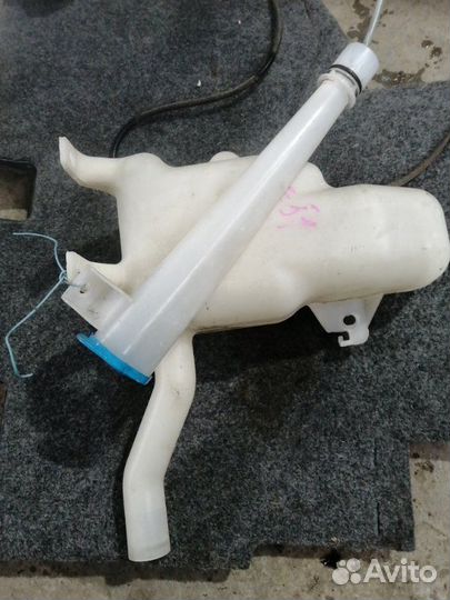 Бачок омывателя Nissan Elgrand E51