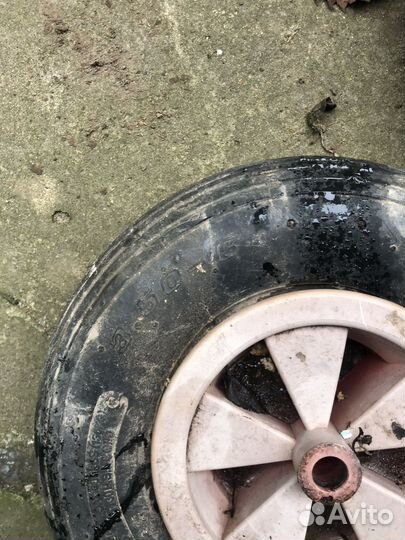 Лот колеса для тачки