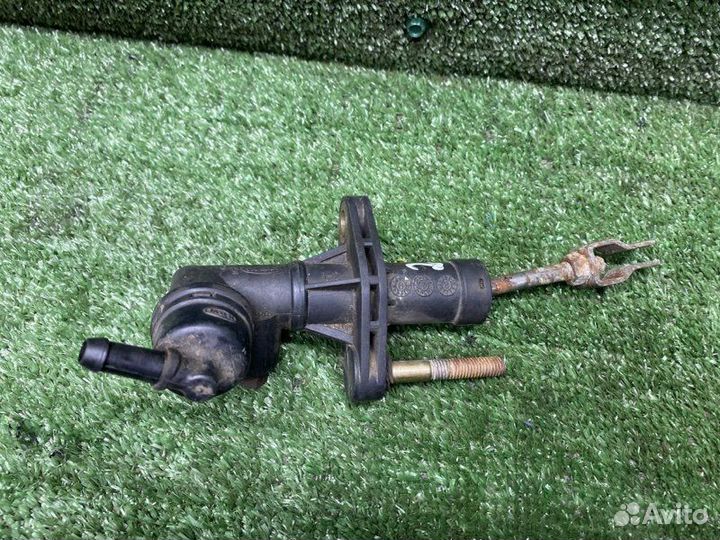 Главный цилиндр сцепления Kia Shuma