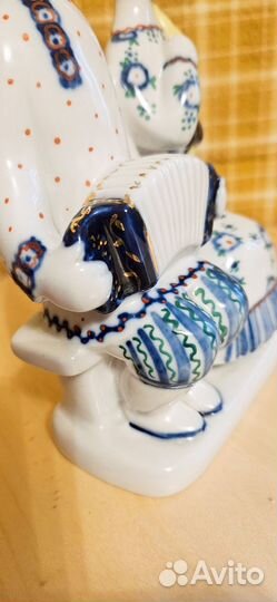 Фарфоровая статуэтка Гармошка