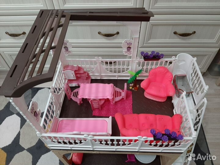 Кукольный домик с мебелью