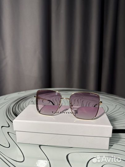 Солнцезащитные очки valentino