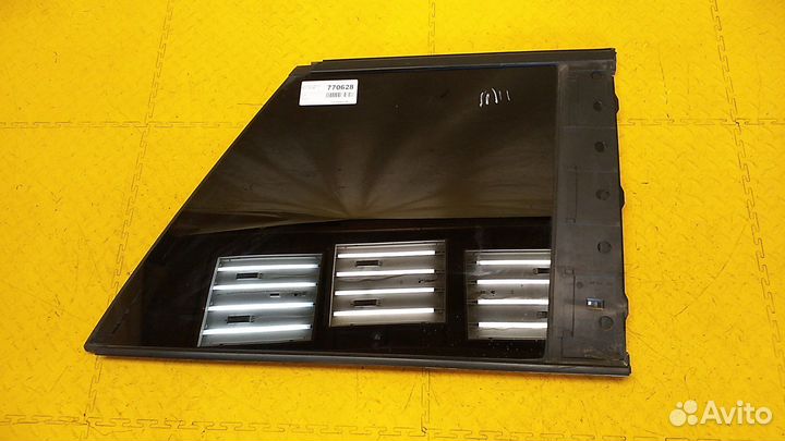 Стекло кузовное глухое правое Range Rover III (LM)