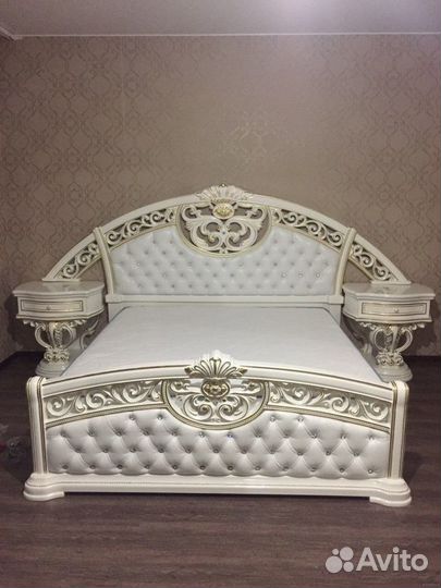 Кровать двуспальная Марелла, белая с золотом