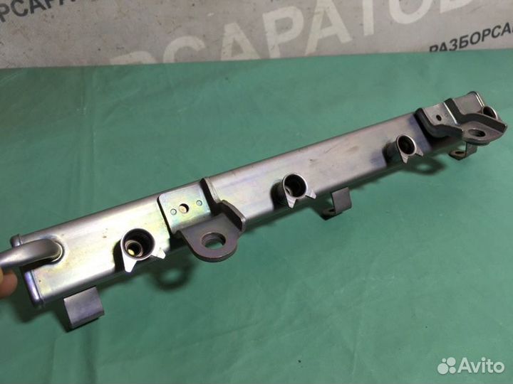 Рейка топливная (рампа) Suzuki Swift 1.5 М15А 2010