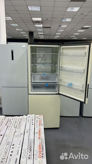 Холодильник-морозильник Haier C4F744CCG
