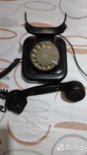 Старый телефонный аппарат дисковый