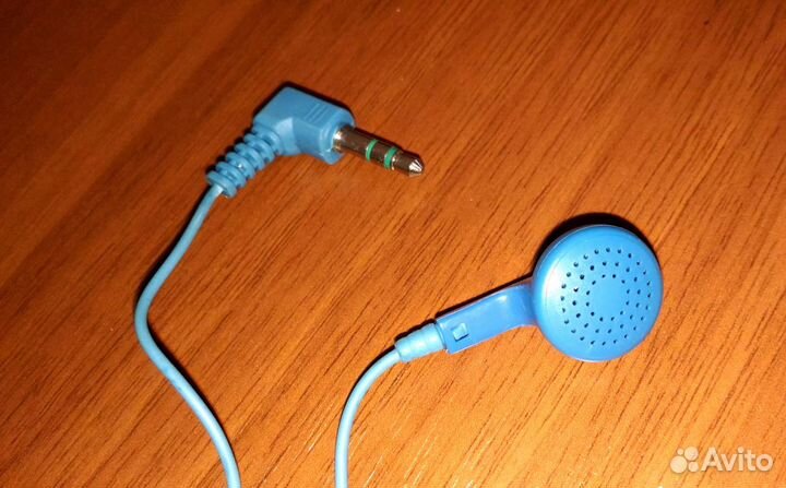 Наушник в одно ухо