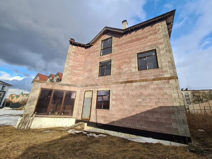 Дом 550 м² на участке 7,5 сот.