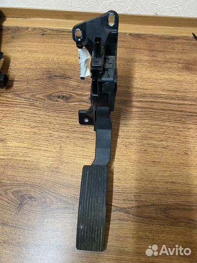 Педаль газа Jeep Grand Cherokee (WK2) 52124785AE