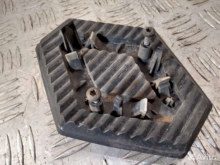 Эмблема передняя Renault Megane II